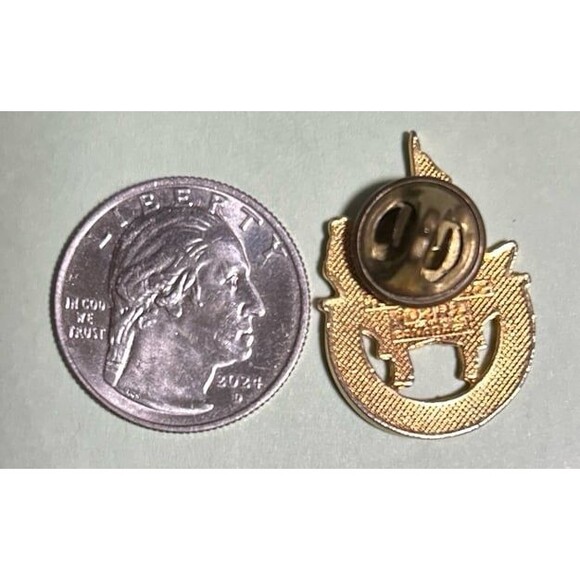 RCMP Royal Canadian Mounted Police-Horseback cop Pin - Picture 2 of 2